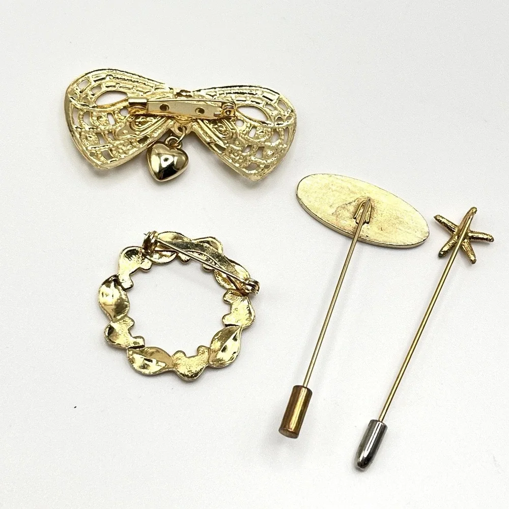 Lot of 4 Vintage Retro MCM Gold Tone Small Bow Avon 6 Circle Brooch Stick Pins